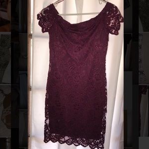 maroon skin tight dress size S-M.i am usually both